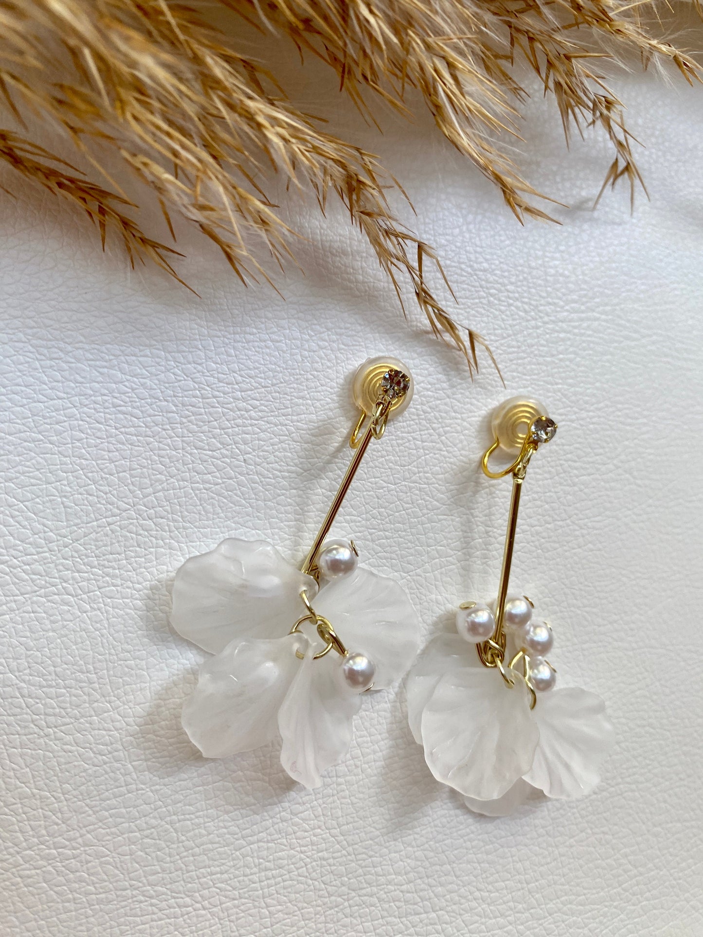 Ohrclips Gold und gold Blumen, Ohrringe für ohne Ohrringe-Loch, elegant und handgefertigt, slow fashion #92